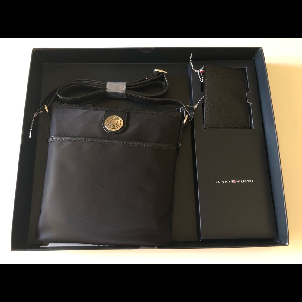 NWT Tommy Hilfiger crossbody bag with credit card holder.